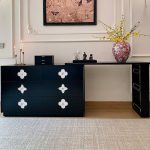 "Ink Solid Oak Top Makeup Vanity with Ground Design, Scalable Push-Pull 2-in-1 Feature"